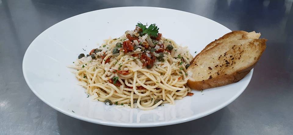 Carusos Family Resturaunt | restaurant | 35 Talbot St E, Cayuga, ON N0A 1E0, Canada | 2897367777 OR +1 289-736-7777