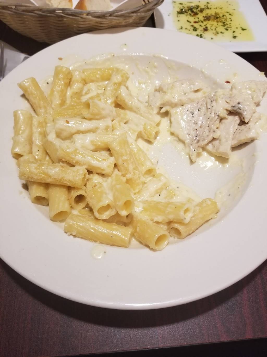 Gennaros Italian Kitchen | restaurant | 4600 Pennell Rd, Aston, PA 19014, USA | 6104973393 OR +1 610-497-3393