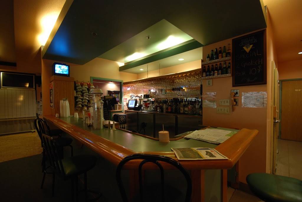 Salon de Quilles La Place | meal takeaway | 4565 Boulevard Saint-Joseph, Saint-Nicéphore, QC J2A 1B4, Canada | 8194721181 OR +1 819-472-1181