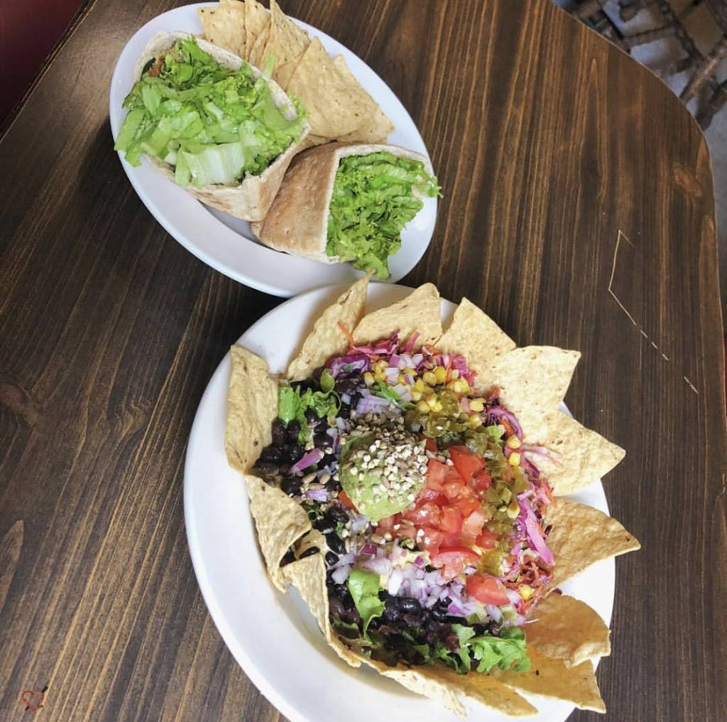 Red Herring Vegetarian Restaurant | restaurant | 1209 W Oregon St, Urbana, IL 61801, USA | 2173672340 OR +1 217-367-2340