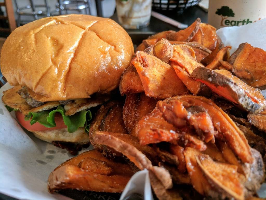 Market Burger Fries & Shakes | restaurant | 145 W Main St, Purcellville, VA 20132, USA | 5407511145 OR +1 540-751-1145