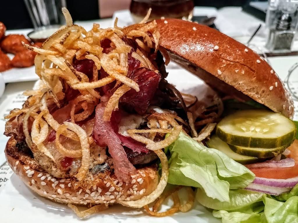 New Amsterdam Burger Bar | restaurant | 680 Columbus Ave, New York, NY 10025, USA | 2123620700 OR +1 212-362-0700