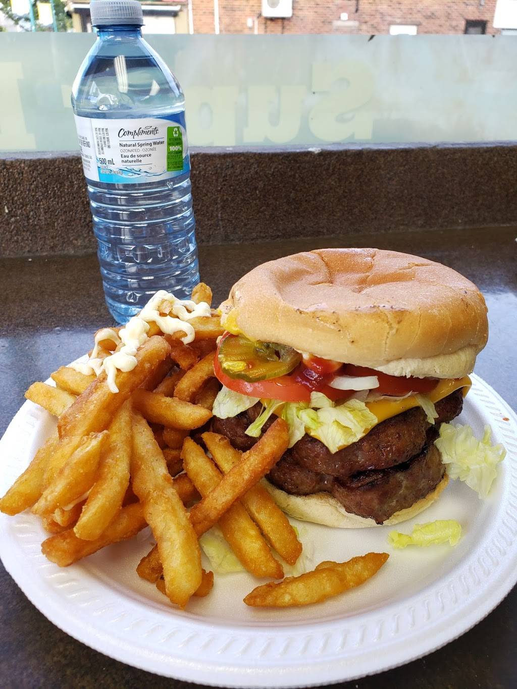 Super Burger | restaurant | 3327 Lake Shore Blvd W, Etobicoke, ON M8W 1N1, Canada | 4168502479 OR +1 416-850-2479