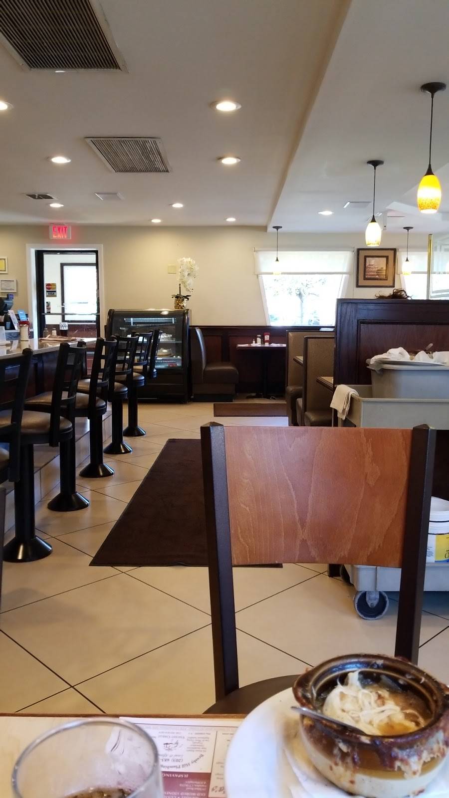 EAST HAVEN VILLAGE FAMILY RESTAURANT | restaurant | 699 Main St, East Haven, CT 06512, USA | 2034695759 OR +1 203-469-5759