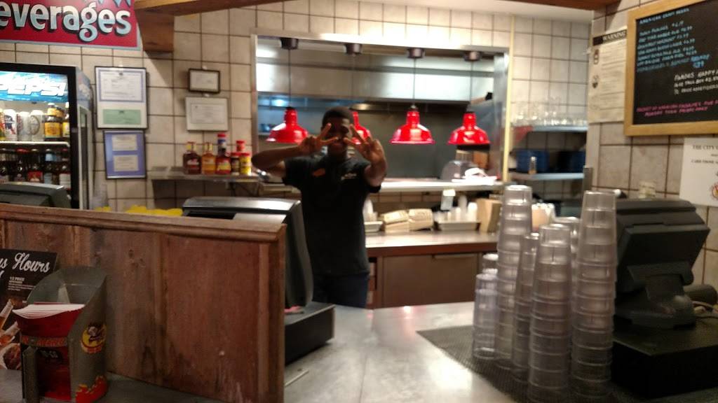 Famous Daves Bar-B-Que | restaurant | 11308 Hwy 55, Plymouth, MN 55441, USA | 7635250500 OR +1 763-525-0500