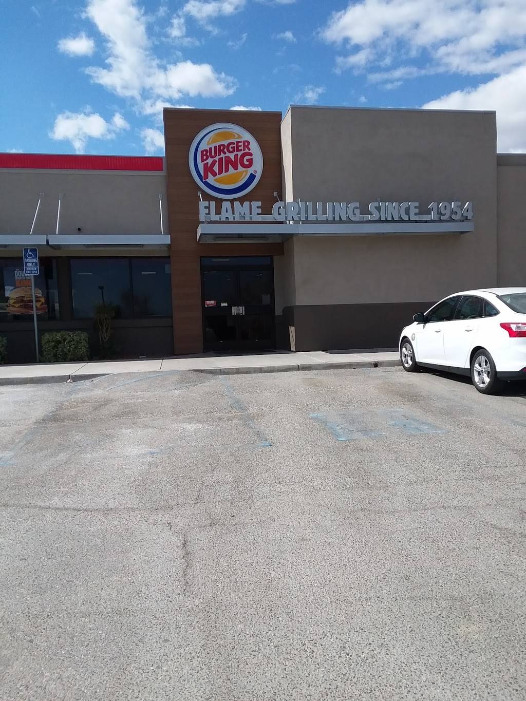 Burger King | restaurant | 309 Gardner Field Rd, Taft, CA 93268, USA | 6617633796 OR +1 661-763-3796