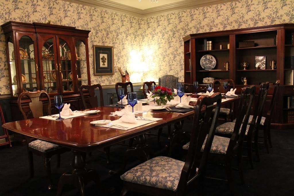 The Dining Room at The Nittany Lion Inn | restaurant | 200 W Park Ave, State College, PA 16803, USA | 8148658590 OR +1 814-865-8590