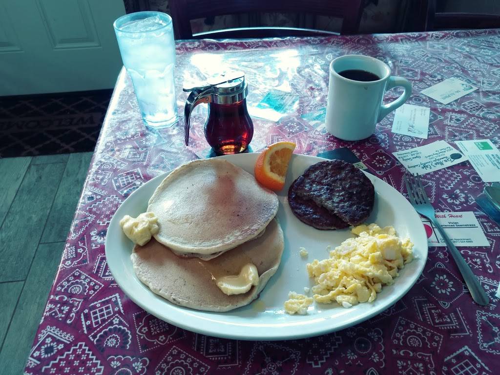 Eva Maes Cafe | restaurant | 6851 Airline Hwy, Tres Pinos, CA 95075, USA | 8316285009 OR +1 831-628-5009