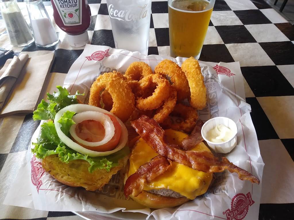 Fuddruckers | restaurant | 40955 Van Dyke Ave, Sterling Heights, MI 48313, USA | 5869777760 OR +1 586-977-7760