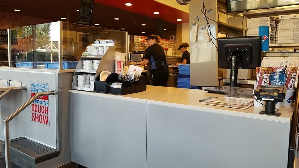 Dominos Pizza | meal delivery | 7018 Pershing Ave, University City, MO 63130, USA | 3147263030 OR +1 314-726-3030