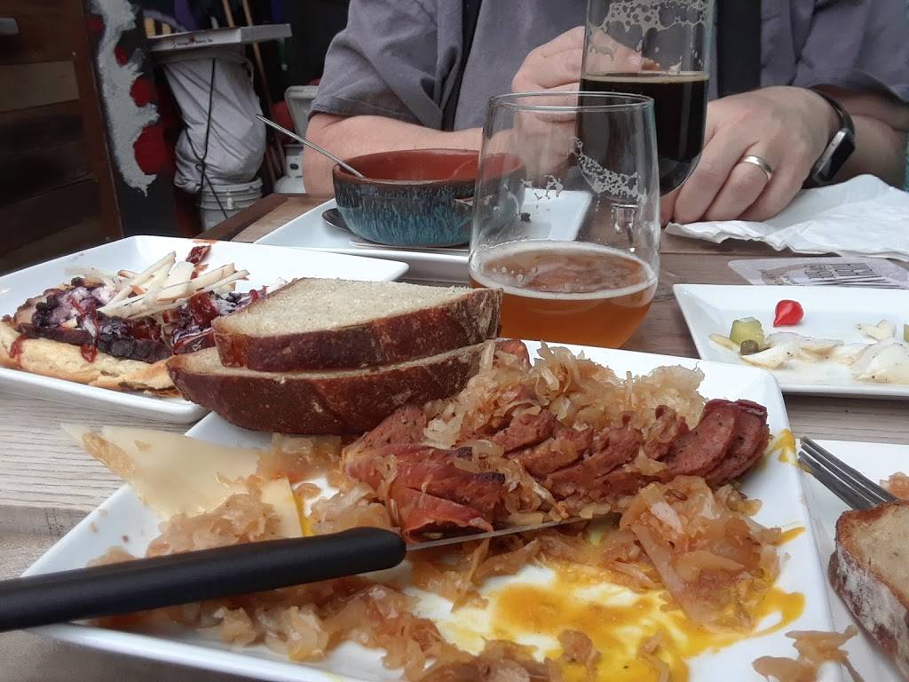 Bauhaus | restaurant | 405 Downey Ave, Modesto, CA 95354, USA | 2098575819 OR +1 209-857-5819