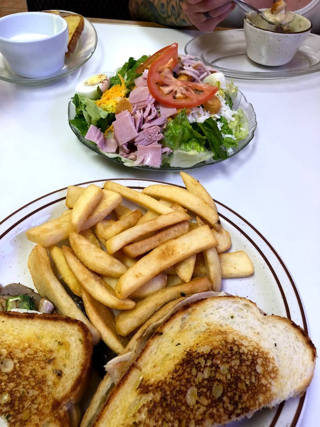 Petes Place | meal takeaway | 277 E Pine St, Exeter, CA 93221, USA | 5595941903 OR +1 559-594-1903