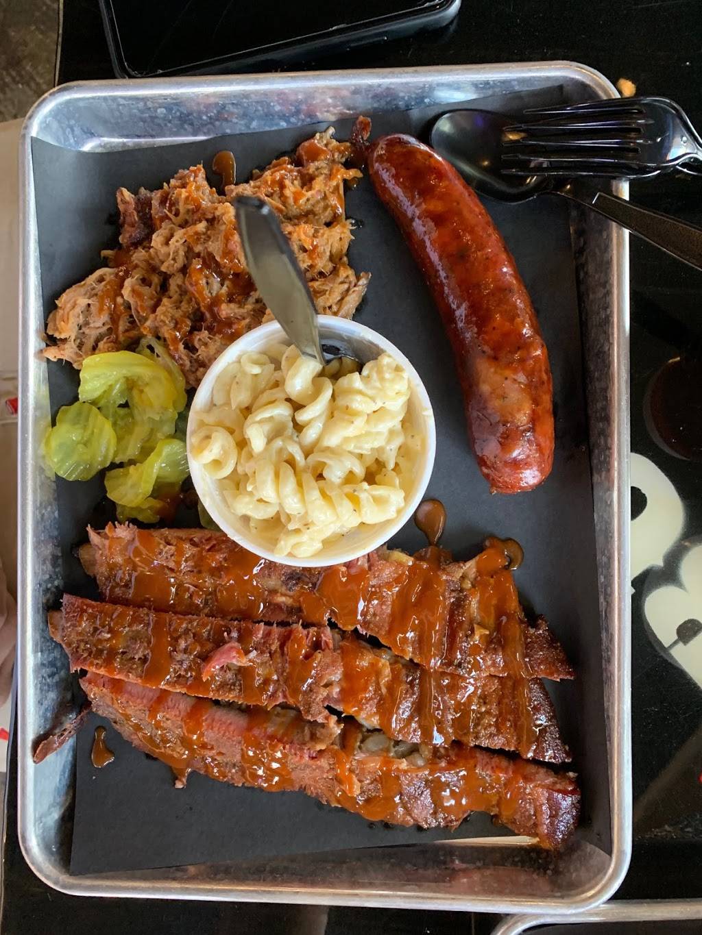 Good Bull BBQ | restaurant | 326 George Bush Dr, College Station, TX 77840, USA | 9797040186 OR +1 979-704-0186