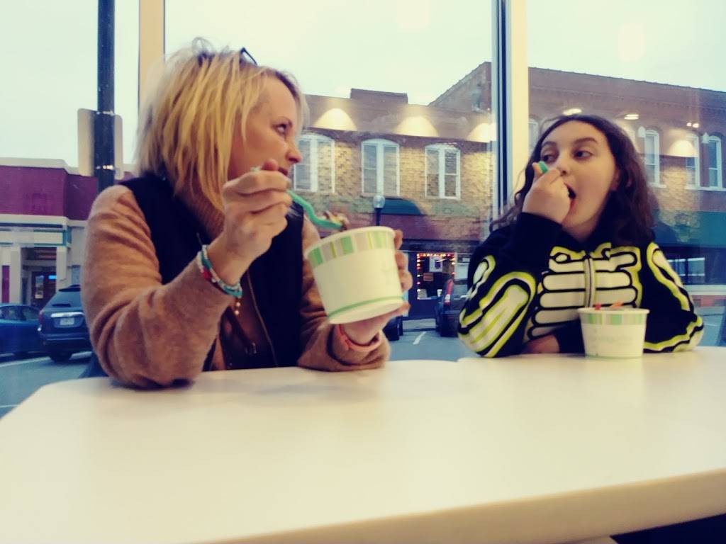 Yogurtini | meal takeaway | 207 W Maple Ave, Independence, MO 64050, USA | 8164610037 OR +1 816-461-0037