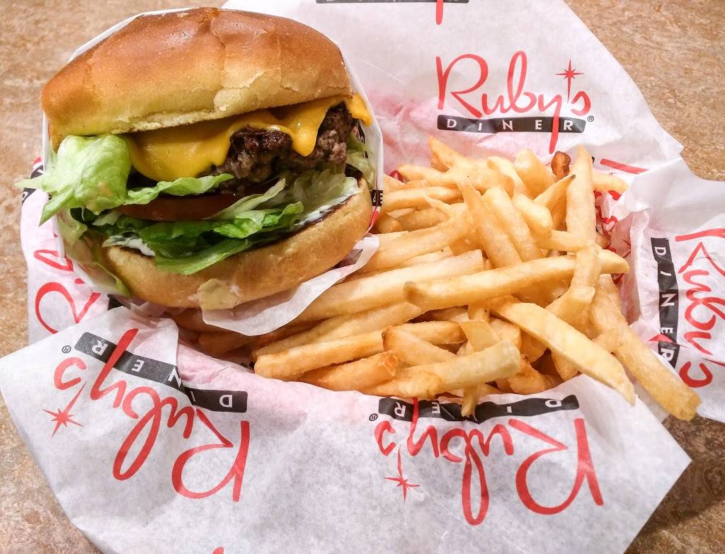 Ruby’s Diner | restaurant | 3333 Bear St #120, Costa Mesa, CA 92626, USA | 7146627829 OR +1 714-662-7829