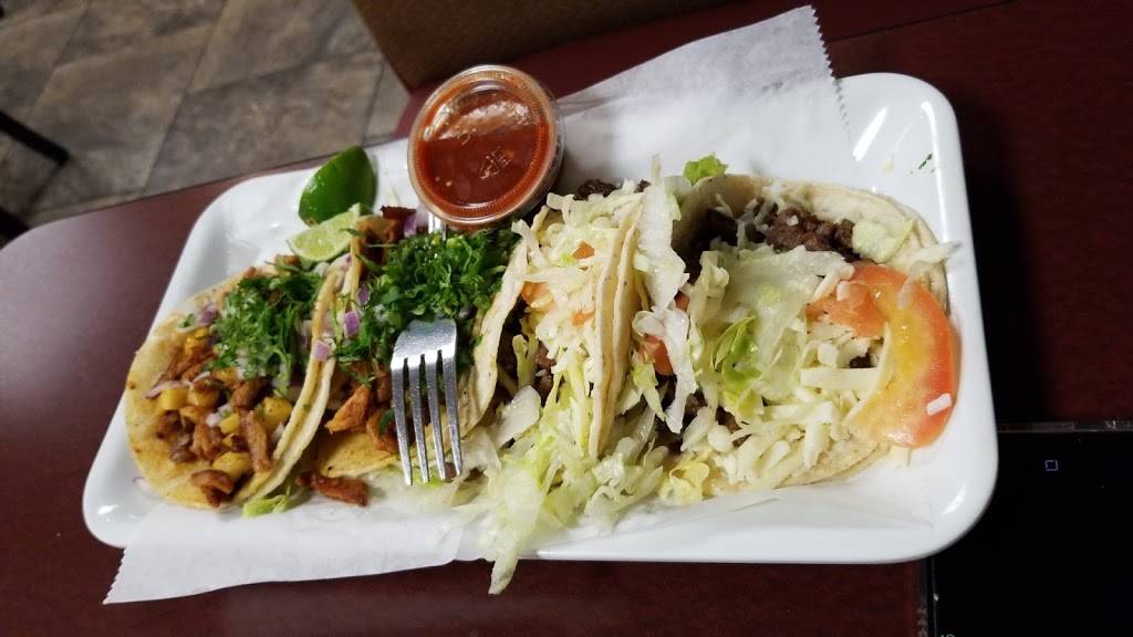 Los Burritos Tapatios | restaurant | 109 W Boughton Rd, Bolingbrook, IL 60440, USA | 6307547771 OR +1 630-754-7771