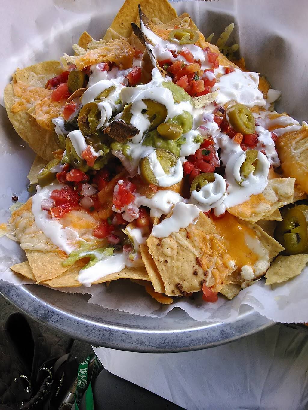 Christophers A Neighborhood Place | restaurant | 3315, 108 N Wayne Ave, Wayne, PA 19087, USA | 6106876558 OR +1 610-687-6558