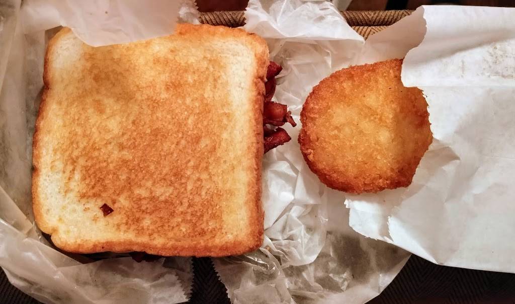 Dixie Queen | restaurant | 1181 S Bellevue Blvd, Memphis, TN 38106, USA | 9019464863 OR +1 901-946-4863