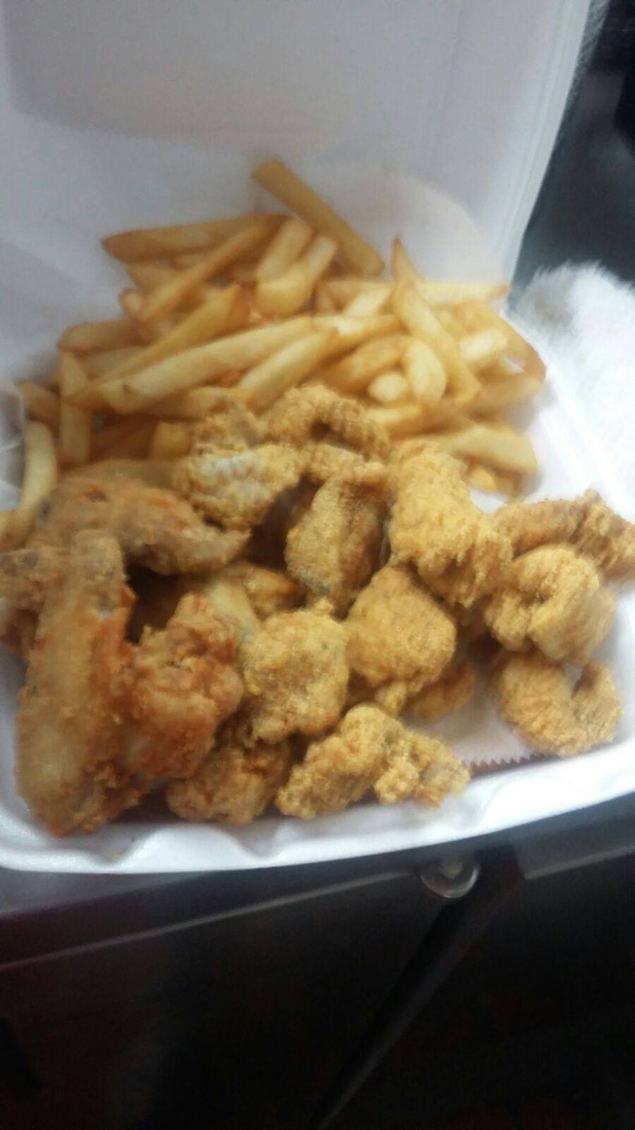 JJ Fish and Chicken | meal takeaway | 2453, 3948 W Cermak Rd, Chicago, IL 60623, USA | 7732774000 OR +1 773-277-4000