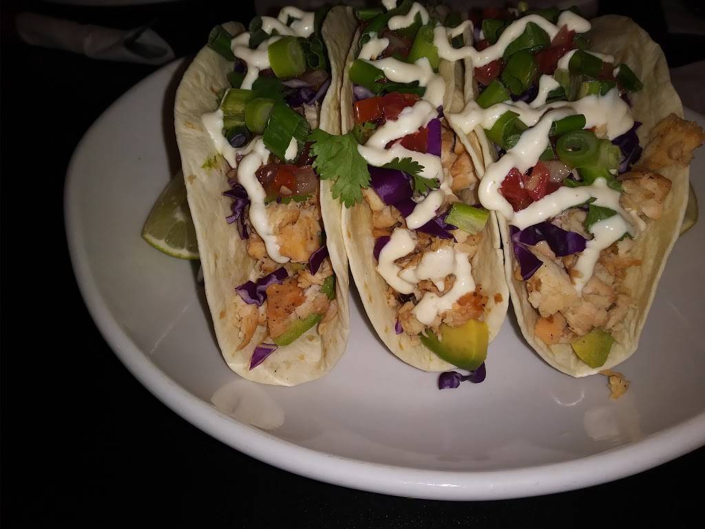 Legends Sports Cafe | restaurant | 3235 W Thompson Rd, Fenton, MI 48430, USA | 8107149100 OR +1 810-714-9100