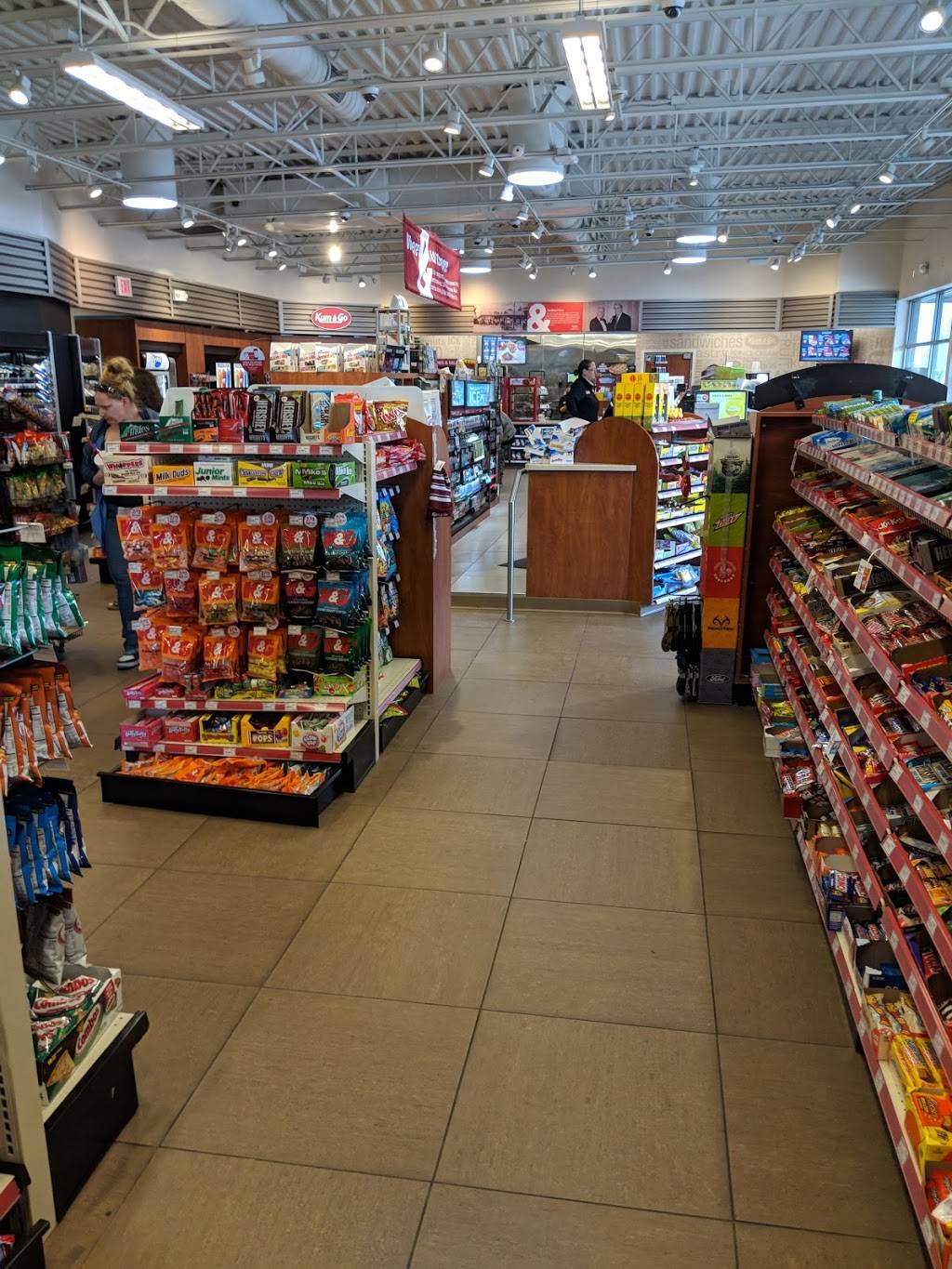 Kum & Go | meal takeaway | 3091 N Chestnut St, Colorado Springs, CO 80907, USA | 7194244580 OR +1 719-424-4580