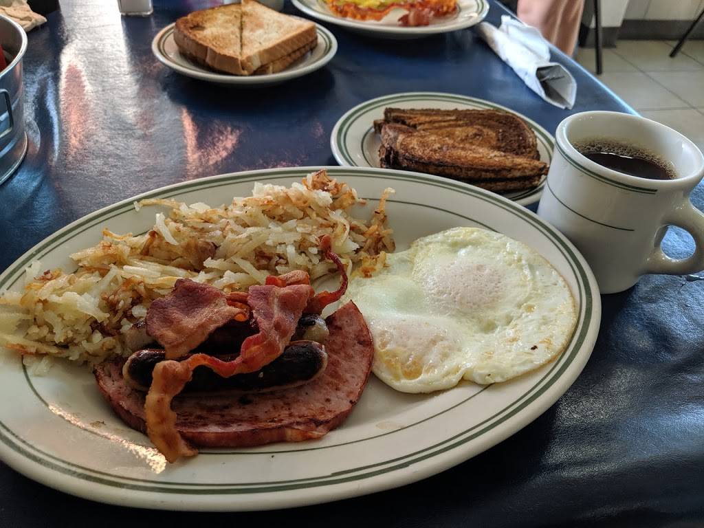 Lighthouse Cafe | restaurant | 735 Frankfort Ave, Elberta, MI 49628, USA | 2313525273 OR +1 231-352-5273