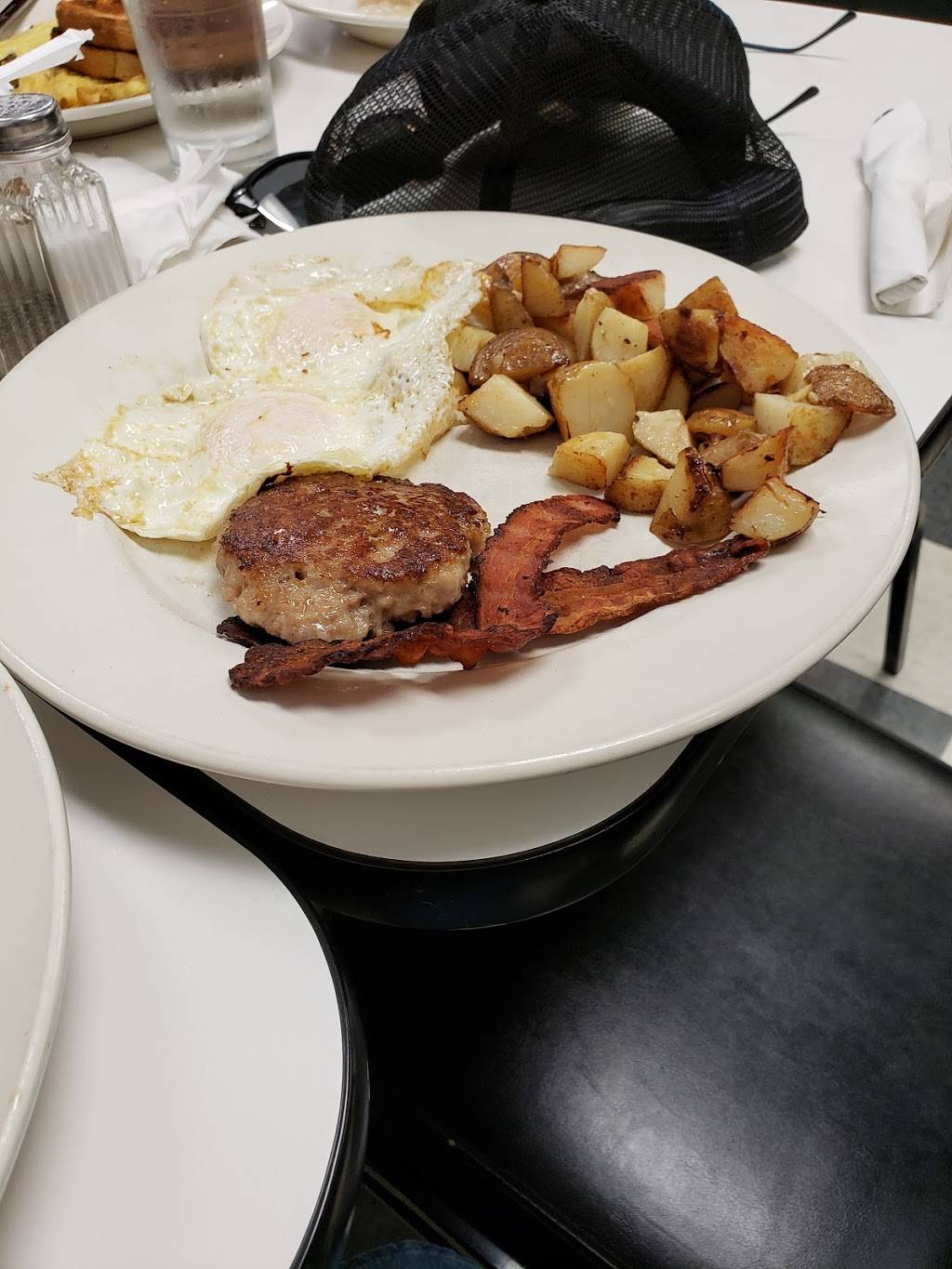 Verns Place | restaurant | 16 Jamestown St, Randolph, NY 14772, USA | 7163585166 OR +1 716-358-5166