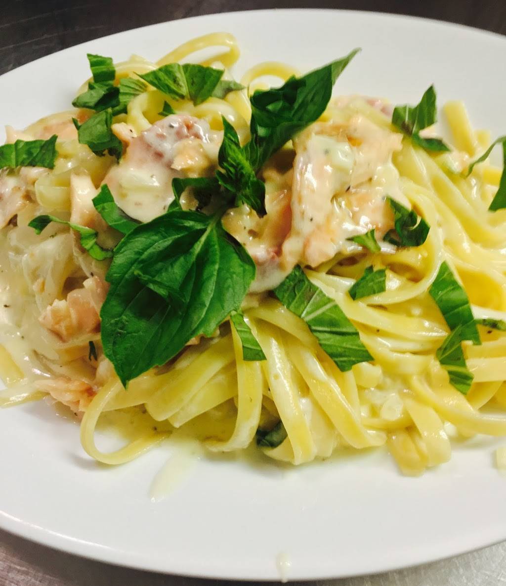 Fellini Cafe Newtown Square | restaurant | 3541 West Chester Pike, Newtown Square, PA 19073, USA | 6103536131 OR +1 610-353-6131