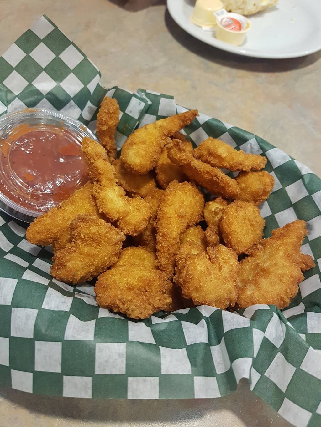 Pat & Hanks Fish & Chips | restaurant | 12213 Tecumseh Rd E, Windsor, ON N8N 1M3, Canada | 5197390638 OR +1 519-739-0638