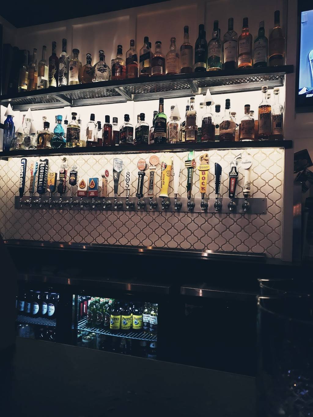 Brick’s Pub | restaurant | 1807 W Slaughter Ln #100, Austin, TX 78748, USA | 5124945239 OR +1 512-494-5239