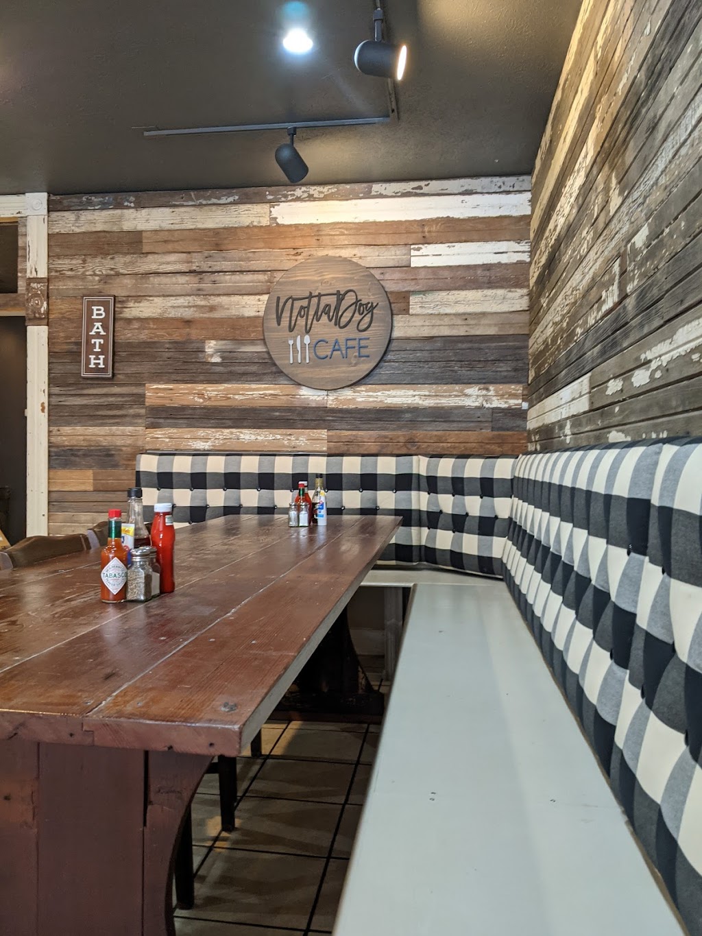 The NottaDog Cafe | restaurant | 23 Monument Square, Urbana, OH 43078, USA | 9377727162 OR +1 937-772-7162