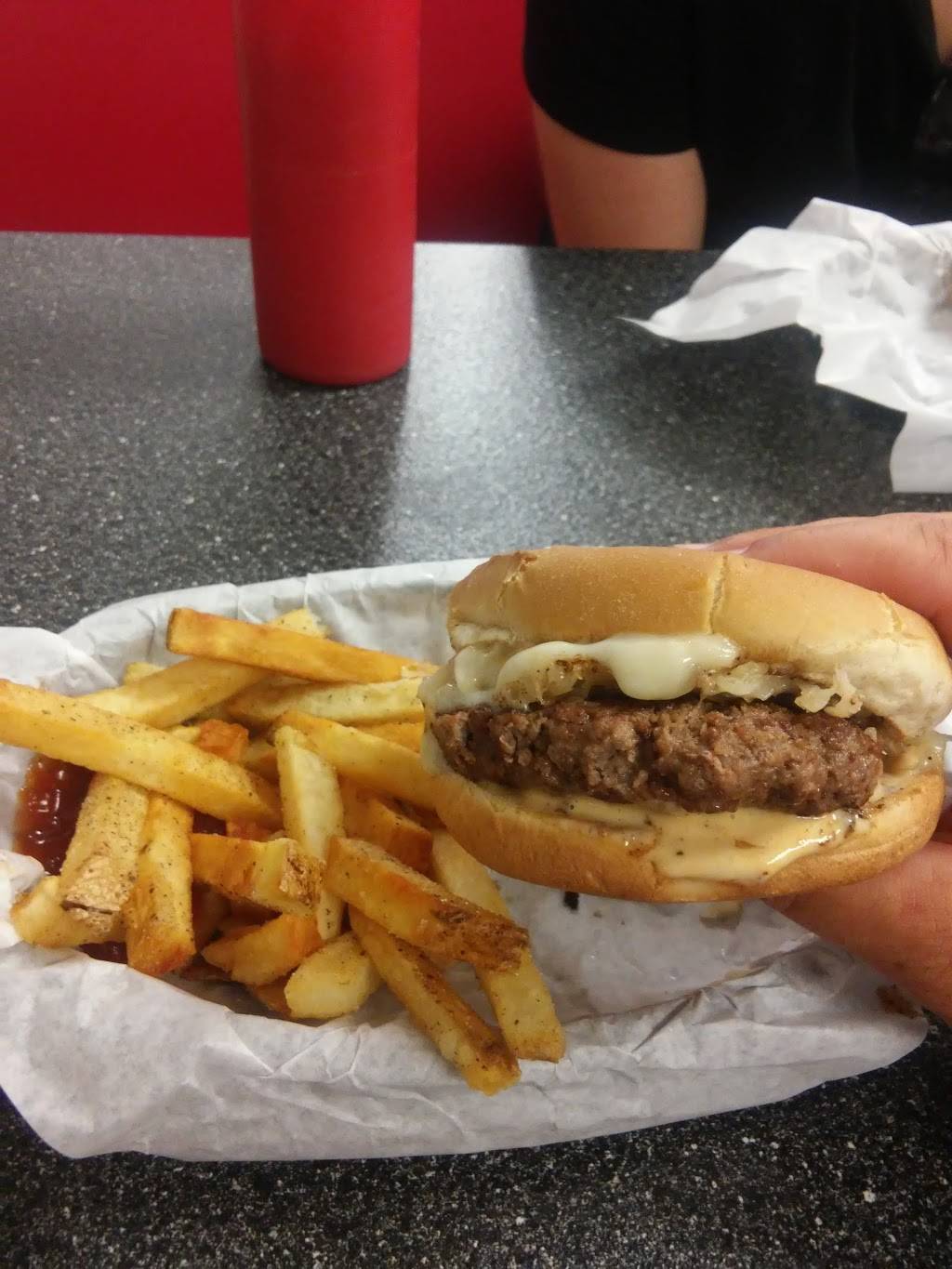Jeffs Burgers, Dogs & Shakes | restaurant | 2550 Onslow Dr, Jacksonville, NC 28540, USA | 9109892500 OR +1 910-989-2500