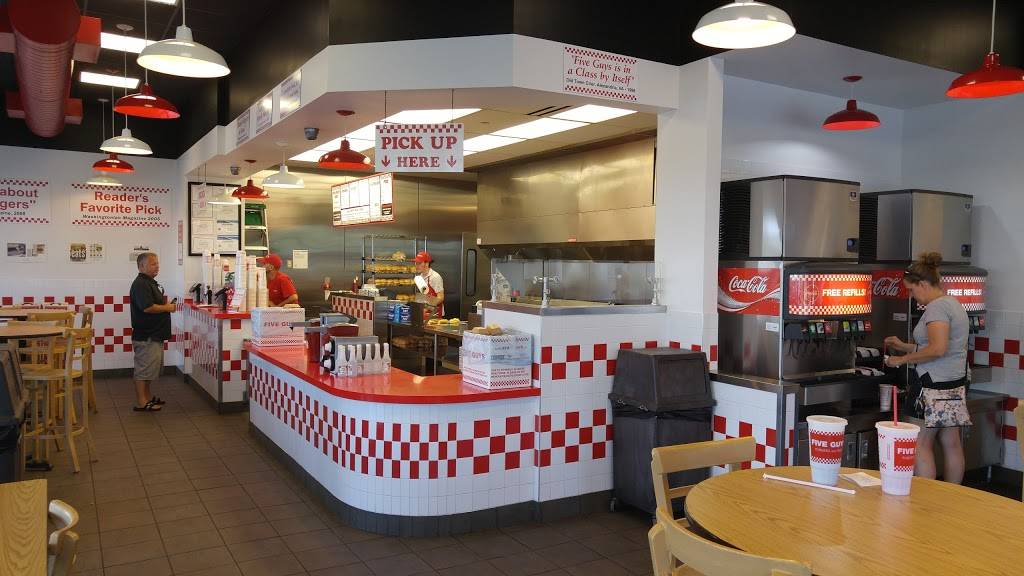 Five Guys | meal takeaway | 324 W Hunt Club Rd, Nepean, ON K2E 1A6, Canada | 6137305555 OR +1 613-730-5555
