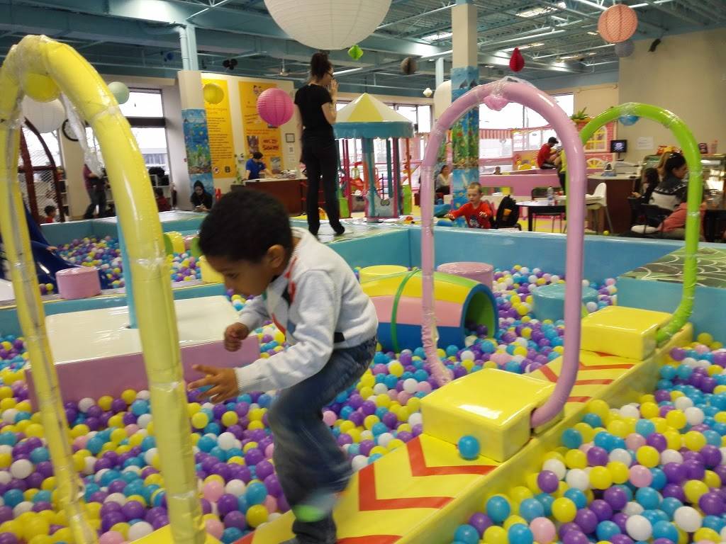 Eggsquis | restaurant | 6400 Boulevard Taschereau, Brossard, QC J4W 3J2, Canada | 4504430358 OR +1 450-443-0358