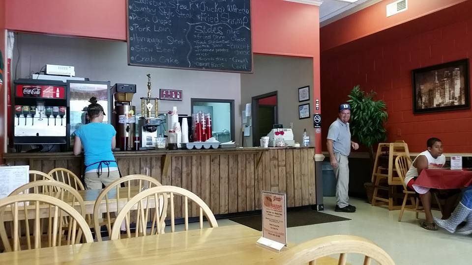 Gracies Steak and Seafood | restaurant | 120 E Old Us Highway 74 76, Lake Waccamaw, NC 28450, USA | 9106461307 OR +1 910-646-1307