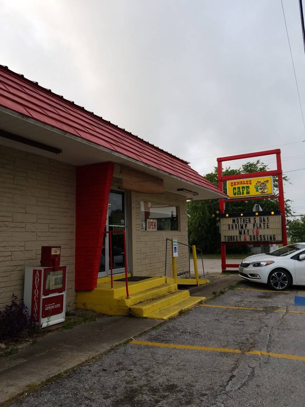 Canales Cafe | restaurant | 302 Main St, Tivoli, TX 77990, USA | 3612863255 OR +1 361-286-3255