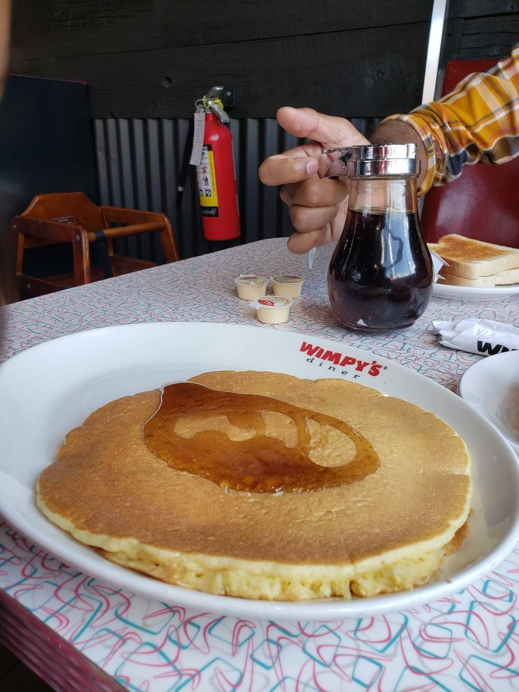 Wimpys Diner Chatham | restaurant | 391 Grand Ave W, Chatham, ON N7L 1C4, Canada | 5193540000 OR +1 519-354-0000