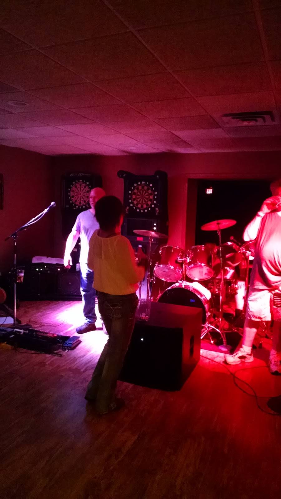 Cash & Swillies | restaurant | 701 Hyland Ave, Kaukauna, WI 54130, USA | 9207665452 OR +1 920-766-5452