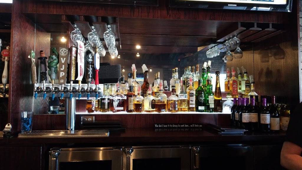 Black Rock Bar & Grill | restaurant | 10100 Highland Rd, Hartland, MI 48353, USA | 8106325500 OR +1 810-632-5500