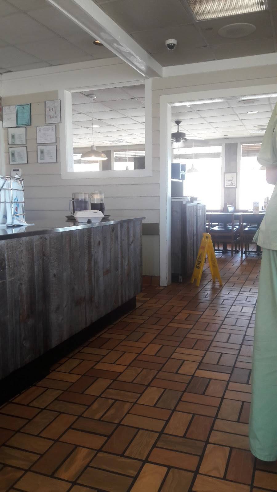 Captain Ds | restaurant | 2386 E South Blvd, Montgomery, AL 36116, USA | 3342885600 OR +1 334-288-5600