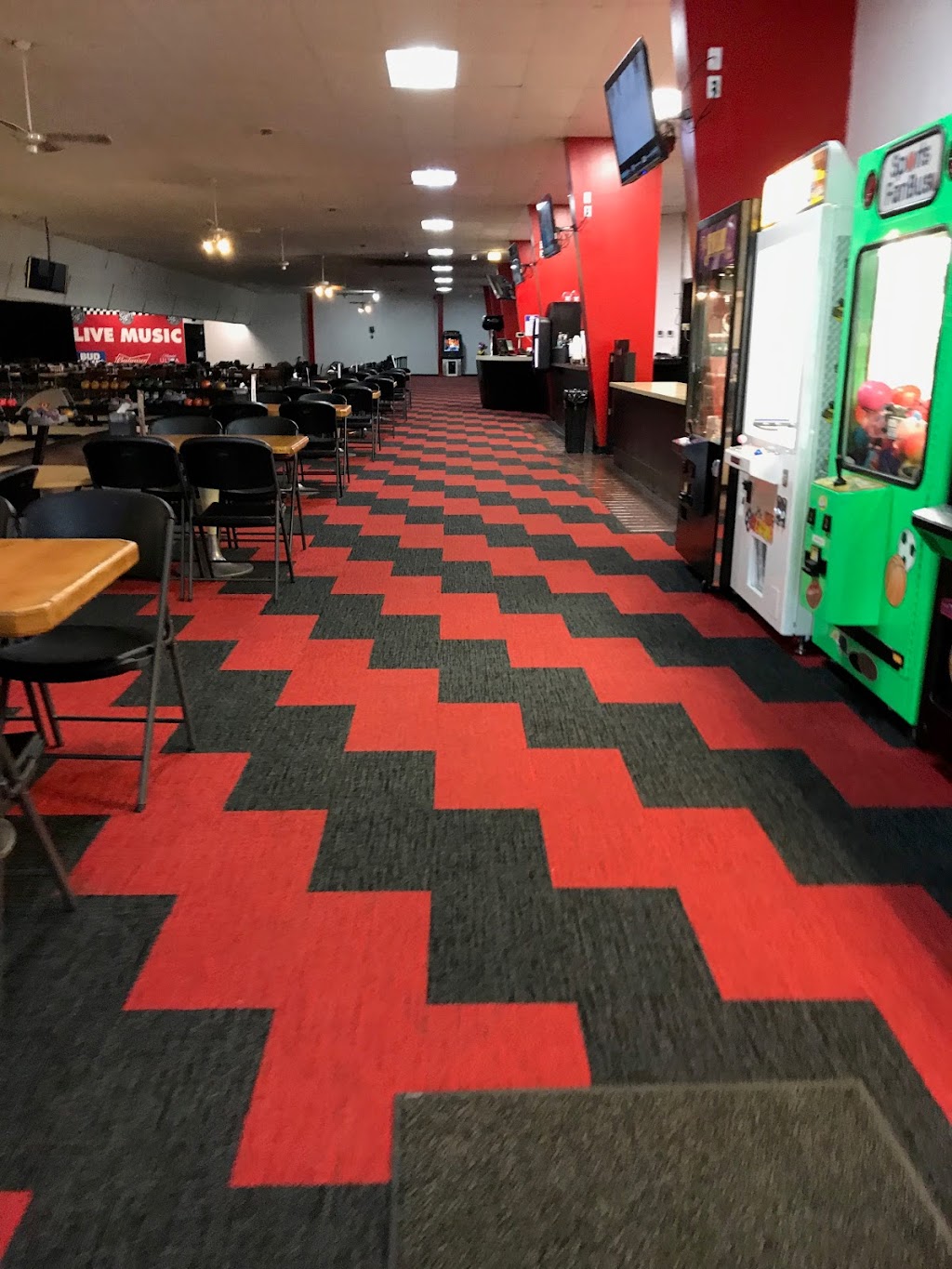 Pohlman Lanes & Family Entertainment Complex | restaurant | 954 Pyramid Hill Blvd, Hamilton, OH 45013, USA | 5137957694 OR +1 513-795-7694