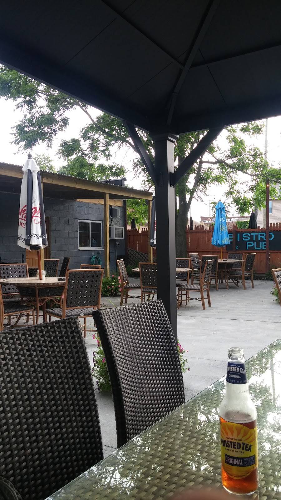 East End Bistro & Pub | restaurant | 11922 Madison Ave, Lakewood, OH 44107, USA | 2165219740 OR +1 216-521-9740