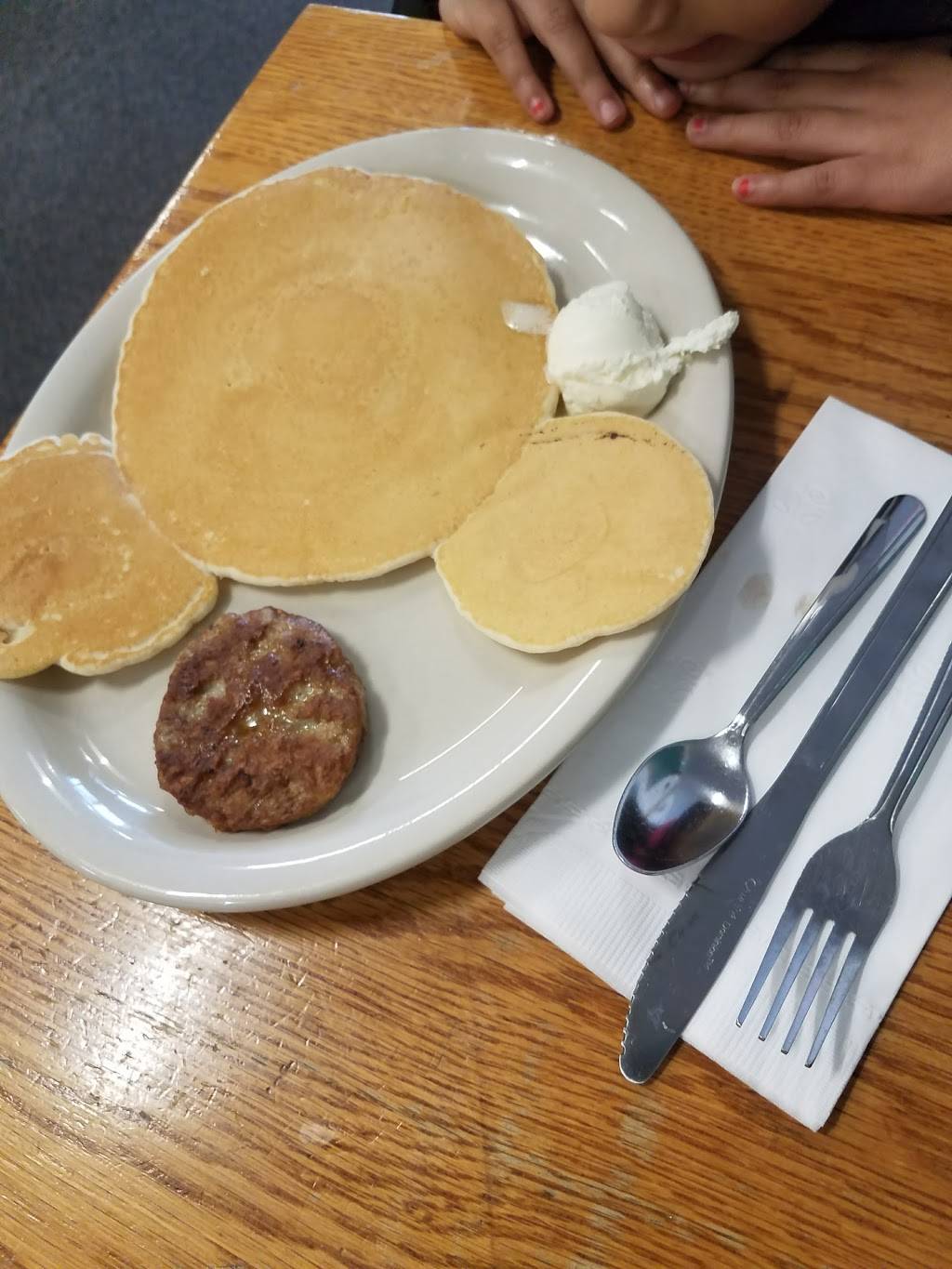 Howard Street Diner | restaurant | 142 Howard St, Brockton, MA 02302, USA | 5085865799 OR +1 508-586-5799