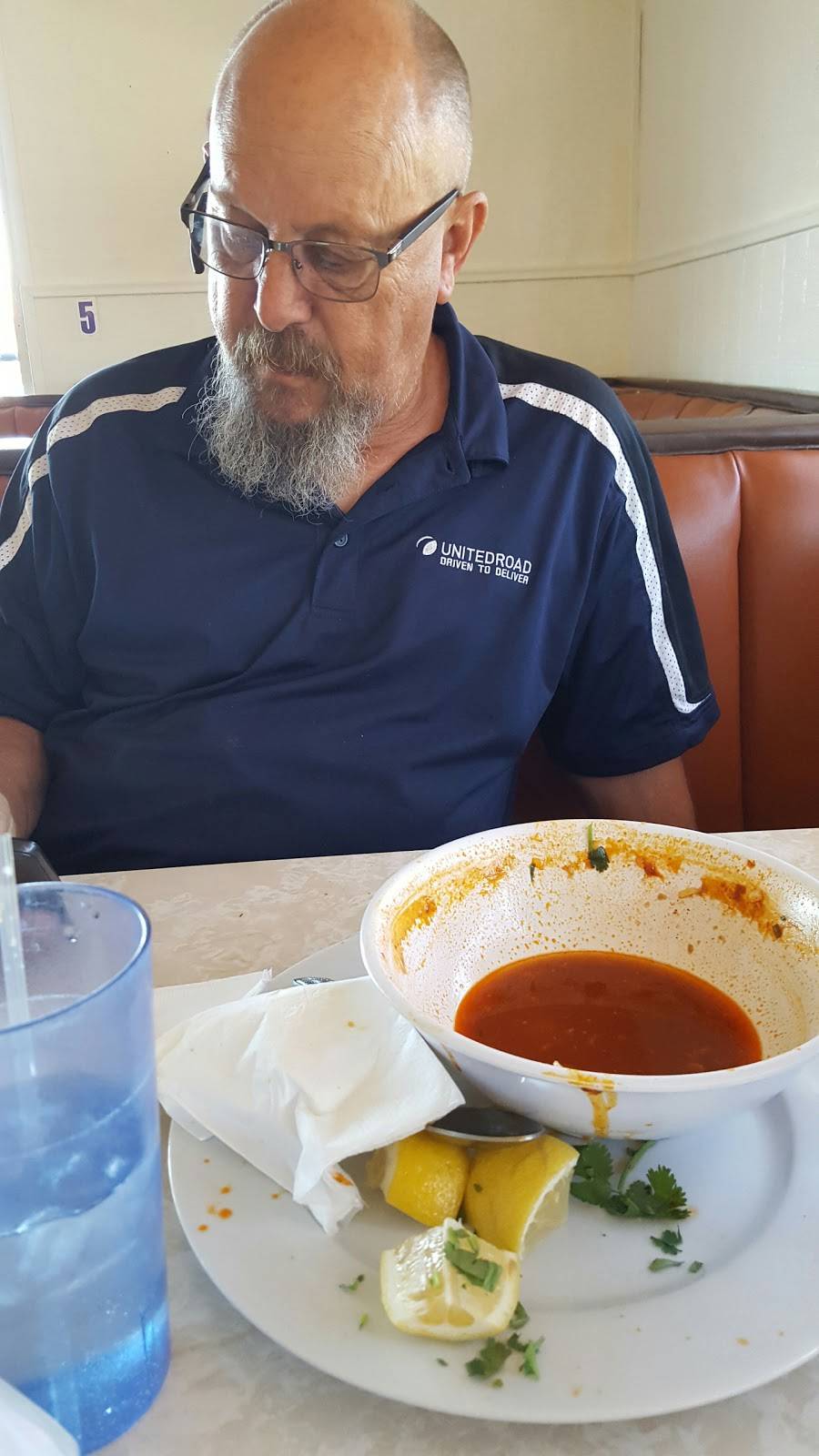 Dianes Restaurant | cafe | 656 S Mt Vernon Ave, San Bernardino, CA 92410, USA | 9098252610 OR +1 909-825-2610