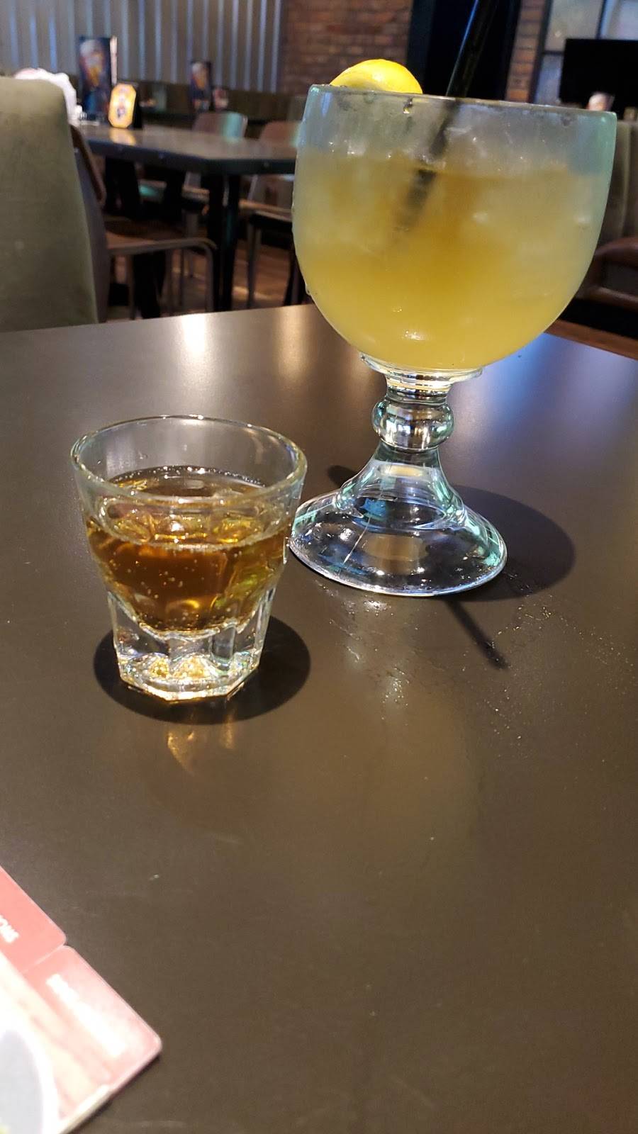 Bombshells | restaurant | 13732 East Fwy, Houston, TX 77015, USA | 8328316434 OR +1 832-831-6434