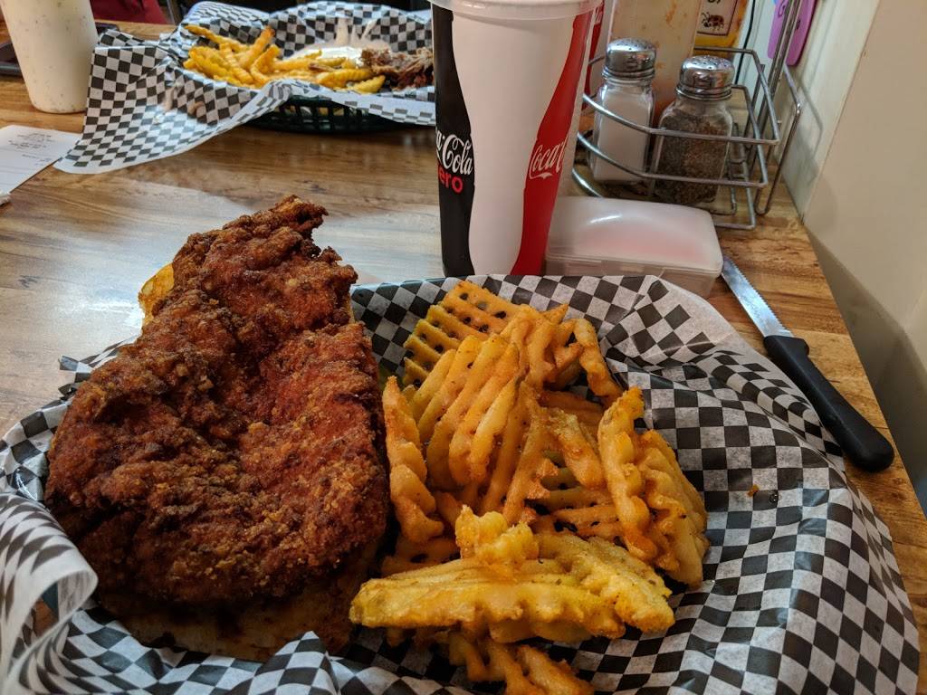 Ladybug BBQ | restaurant | 610 S 11th St, Nebraska City, NE 68410, USA | 4028731148 OR +1 402-873-1148