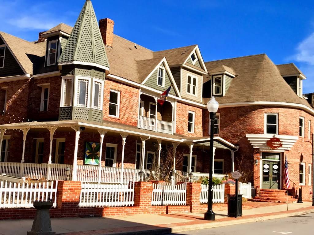 Southern Porch | restaurant | 117 Main St, Canton, NC 28716, USA | 8284928006 OR +1 828-492-8006