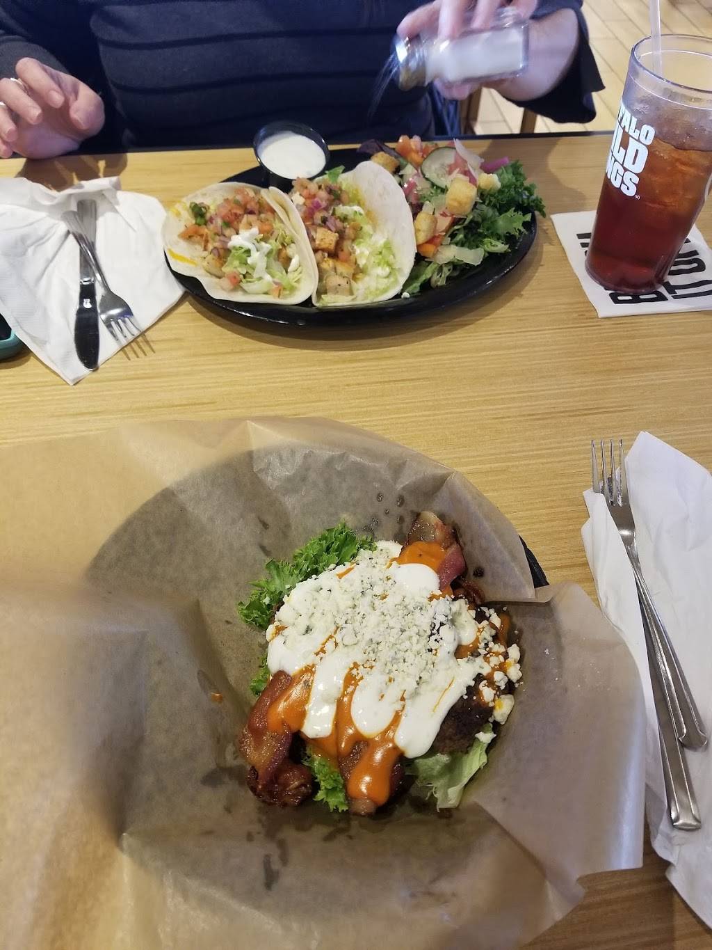 Buffalo Wild Wings | restaurant | 2330 N Morton St, Franklin, IN 46131, USA | 3175605318 OR +1 317-560-5318