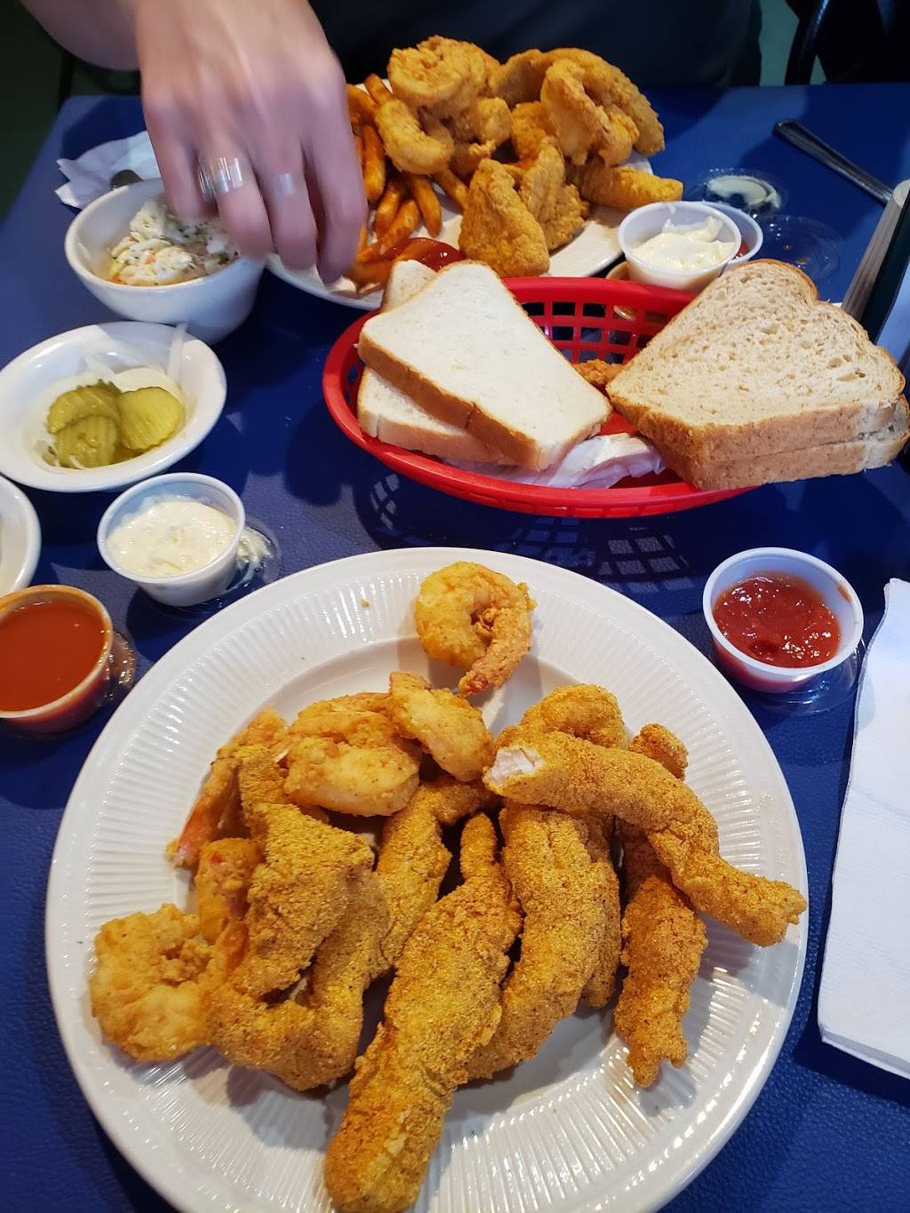 Mjs fish and Chicken Express | restaurant | 716 E Enos Ave, Springfield, IL 62702, USA | 2175720257 OR +1 217-572-0257