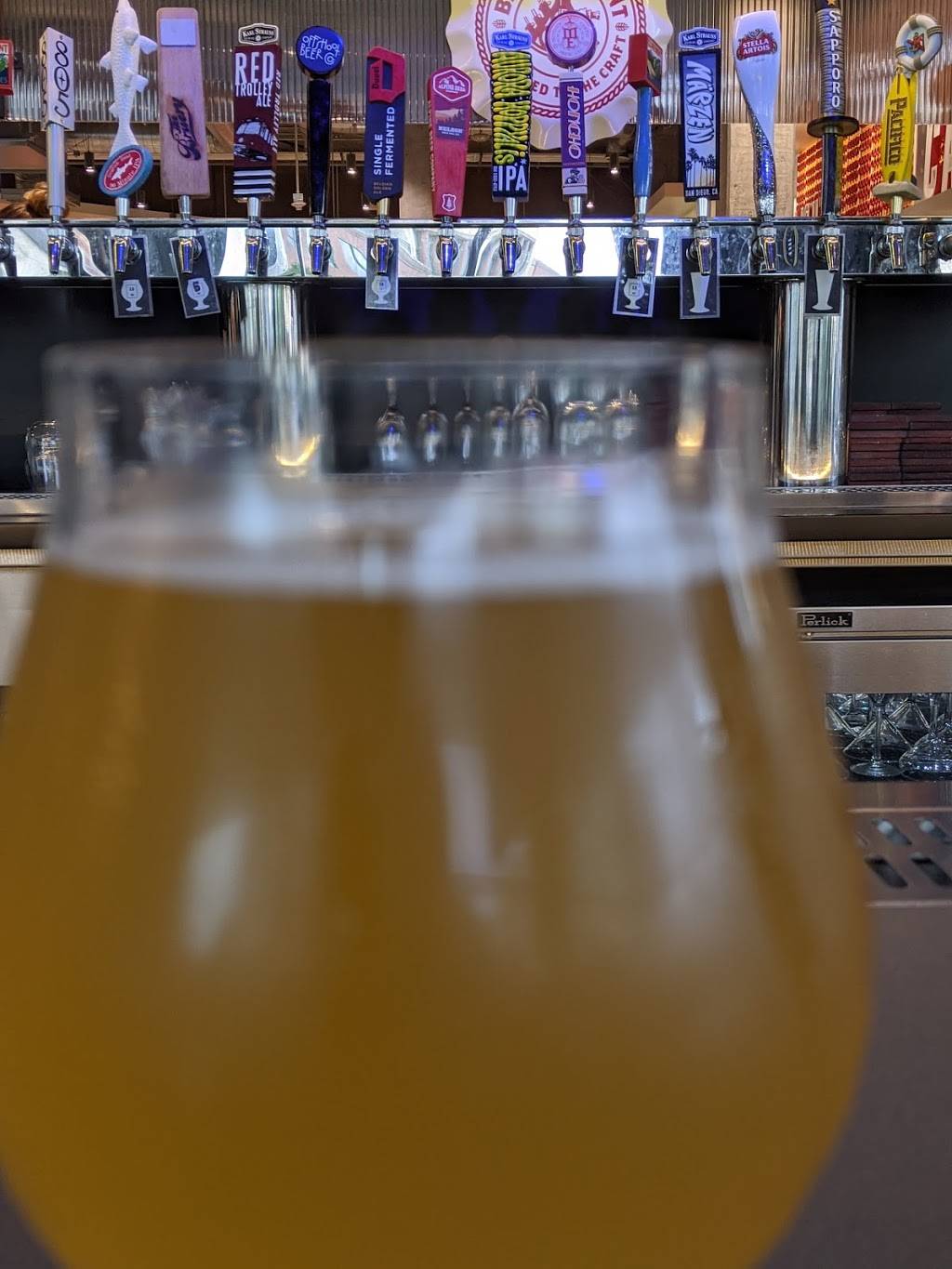 Stage 71 | restaurant | 3401 W Olive Ave, Burbank, CA 91505, USA | 8182395380 OR +1 818-239-5380